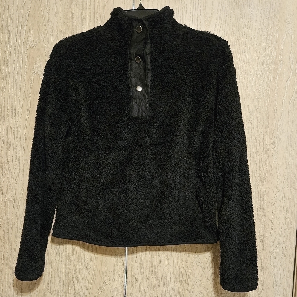 Wallflower Sherpa Pullover in Black
